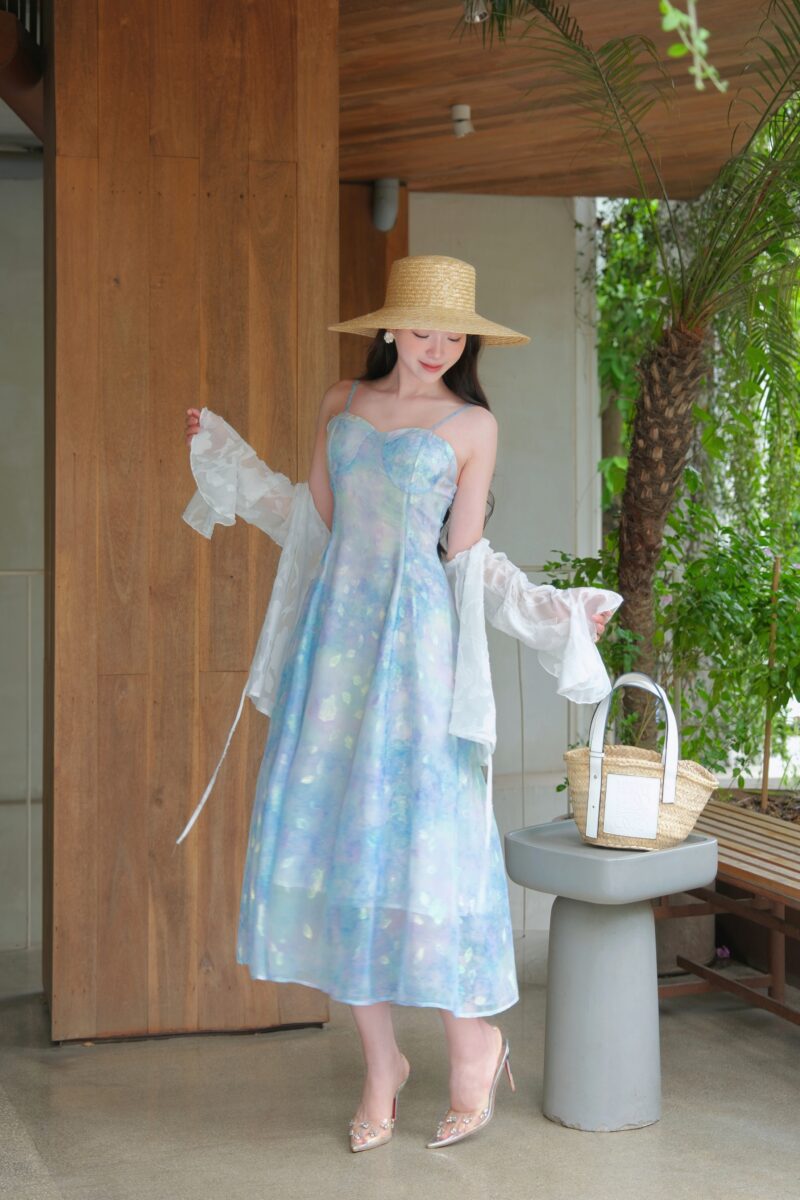 Adeline House - Váy Maxi Hai Dây Cloudy Sky