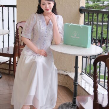 ADELINE HOUSE- Set Áo Hoa Voan Tay Ngắn + Chân Váy Maxi Dài Xòe Thanh Lịch – Bộ Váy Nữ Dịu Dàng Phong Cách Vintage Cao Cấp
