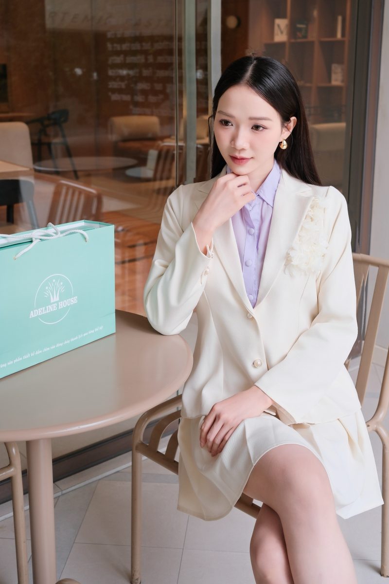 Alternative view of 𝐀𝐃𝐄𝐋𝐈𝐍𝐄 𝐇𝐎𝐔𝐒𝐄 - SET VÁY CÔNG SỞ