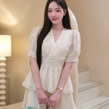 Adeline House - Sét Áo cổ tim cộc tay+ Quần short thanh lịch - TK190