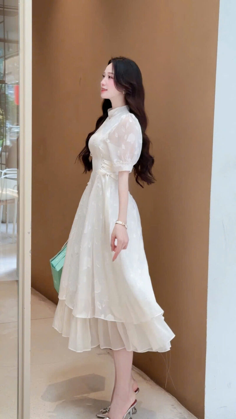 Alternative view of ADELINE HOUSE - 🤍 Đầm Maxi Trắng Tay Phồng Chiết Eo Dáng Xòe Thanh Lịch - TK201.1