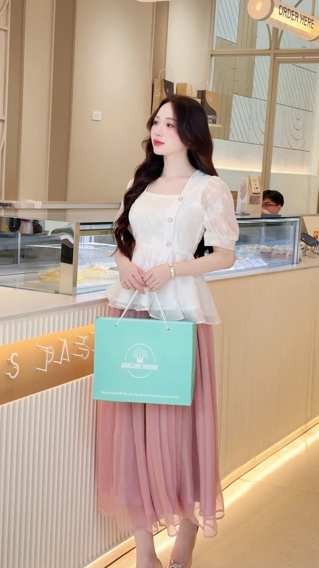 ADELINE HOUSE - SET ÁO VOAN TIỂU THƯ TAY PHỒNG + CHÂN VÁY MIDI DÀI – TK181.3+166.2 ADELINE HOUSE - SET ÁO VOAN TIỂU THƯ TAY PHỒNG + CHÂN VÁY MIDI DÀI – TK181.3+166.2 - Ảnh 5